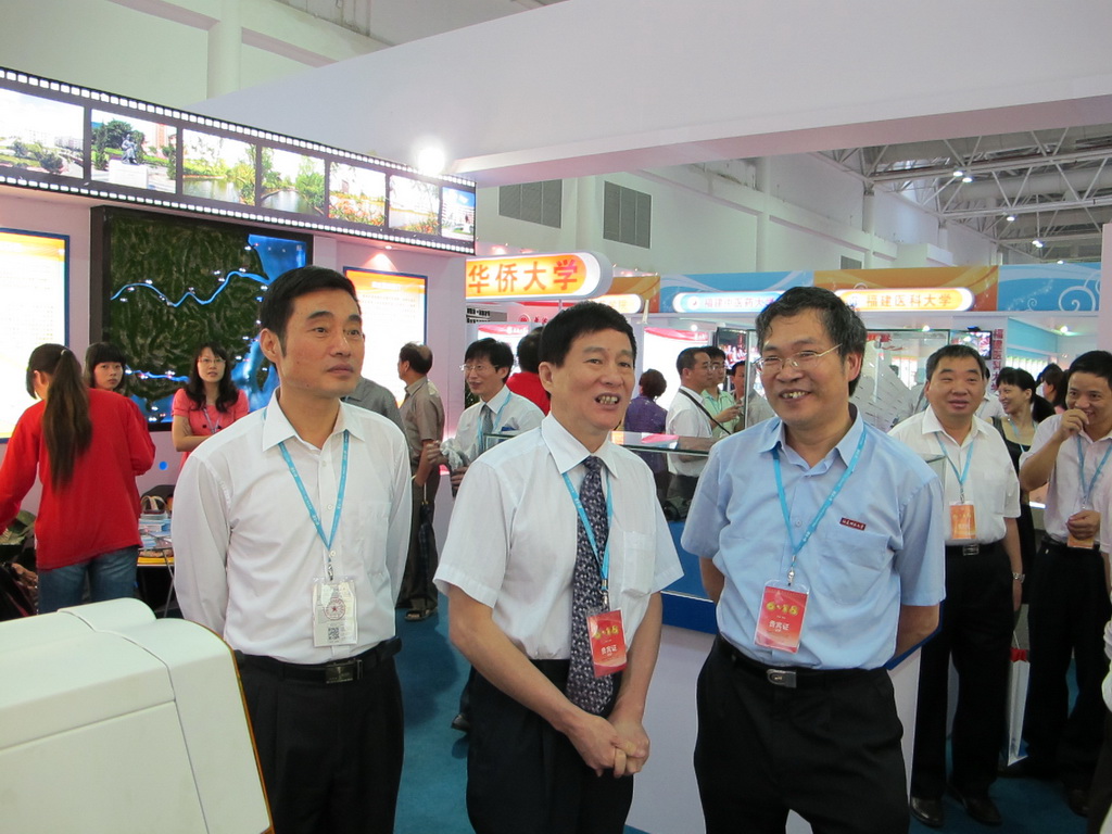 郑传芳书记到乐动（中国）展馆指导