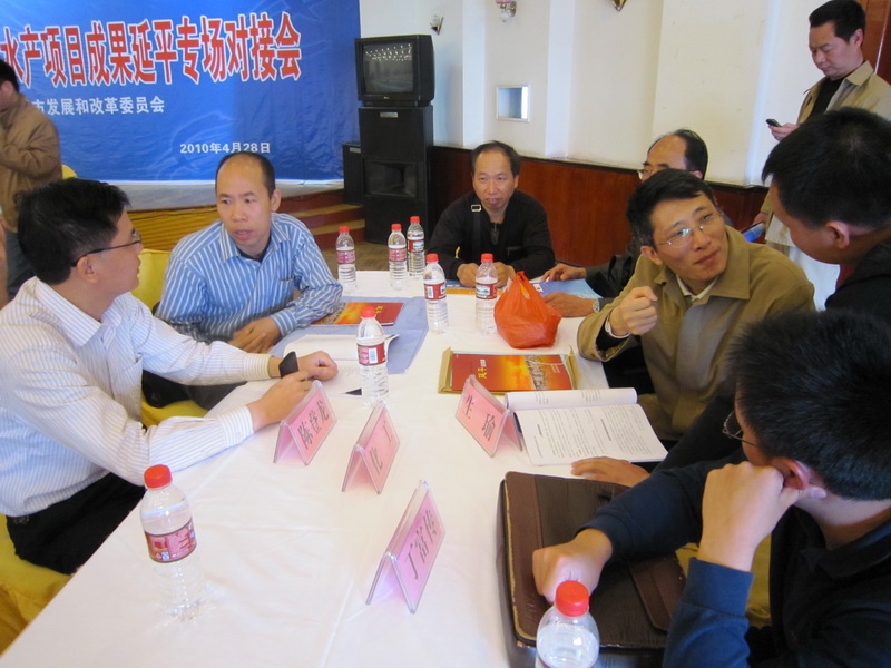 企业代表与乐动（中国）教授现场交流